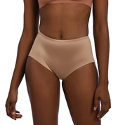 High-waisted cheeky underwear for a smooth silhouette.